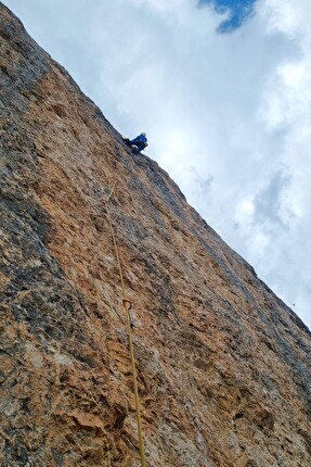 Punta Emma, Rosengarten, Dolomites, Luca Giupponi, Rolando Larcher - Luca Giupponi redpointing pitch 5 of the 'Giupponi-Larcher' on Punta Emma, Rosengarten, Dolomites