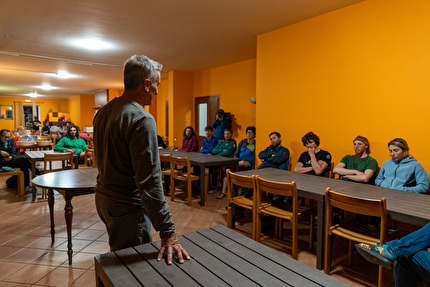 CAI Eagle Team Valle Orco - L'alpinista e scrittore Maurizio Oviglia incontra i ragazzi di Eagle team