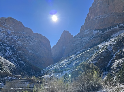 Gole di Taghia, Marocco, Iñaki Marco, Iker Pou - La prima salita di 'Bihotz Handi' (7c/320m) sulla parete SO di Jebel Oujdad nelle Gole di Taghia, Marocco (Iñaki Marco, Iker Pou 04/2024)