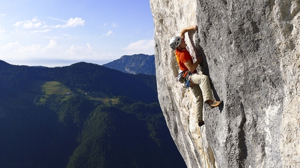 Križevnik - Il 17/06/2012 Luka Lindic e Andrej Grmovšek hanno liberato la loro nuova via di più tiri Rajčeva (8a, 250m) sulla parete nord del Križevnik in Slovenia.