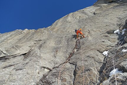 Mt. Dickey Alaska, Tom Livingstone, Gašper Pintar - The first ascent of 'The Great Wall' on the South Face of Mt. Dickey (2909m) in the Ruth Gorge, Alaska (Tom Livingstone, Gašper Pintar 14-17/04/2024)