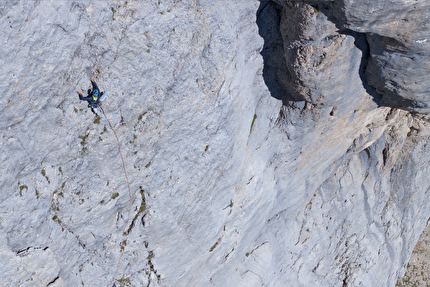 Madre Roccia, Marmolada, Iris Bielli, Matteo Della Bordella, Massimo Faletti, Maurizio Giordani - Maurizio Giordani durante l'apertura su 'Madre Roccia' in Marmolada (Iris Bielli, Matteo Della Bordella, Massimo Faletti, Maurizio Giordani 2022-2023)