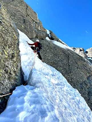 Cima Mezzaluna dei Piazzotti, Val Gerola, Val Tronella, Cristian Candiotto, Chiara Grattarola - L'apertura di 'Stai nel Chilling' alla Cima Mezzaluna dei Piazzotti in Val Tronella (Cristian Candiotto, Chiara Grattarola 17/04/2024)