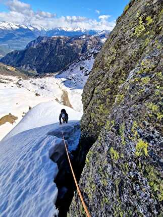 Cima Mezzaluna dei Piazzotti, Val Gerola, Val Tronella, Cristian Candiotto, Chiara Grattarola - L'apertura di 'Stai nel Chilling' alla Cima Mezzaluna dei Piazzotti in Val Tronella (Cristian Candiotto, Chiara Grattarola 17/04/2024)