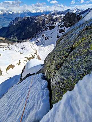 Cima Mezzaluna dei Piazzotti, Val Gerola, Val Tronella, Cristian Candiotto, Chiara Grattarola - L'apertura di 'Stai nel Chilling' alla Cima Mezzaluna dei Piazzotti in Val Tronella (Cristian Candiotto, Chiara Grattarola 17/04/2024)