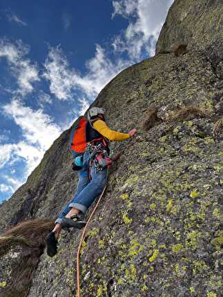 Cima Orientale dei Piazzotti, Val Gerola - L'apertura di 'W le mamme' alla Cima Orientale dei Piazzotti (Andrea Biraghi, Cristian Candiotto, Christian Leonarduzzi Niccolò Quaglia 9-10/05/2024)