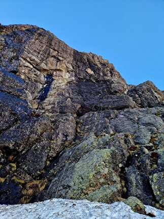 Cima Orientale dei Piazzotti, Val Gerola - L'apertura di 'W le mamme' alla Cima Orientale dei Piazzotti (Andrea Biraghi, Cristian Candiotto, Christian Leonarduzzi Niccolò Quaglia 9-10/05/2024)