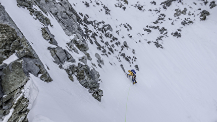 Mantok 1 Alaska, Fred Caloggero, Joseph Hobby - Fred Caloggero traversing higher into the 'Small Talk Couloir' on Mantok 1 in Alaska.