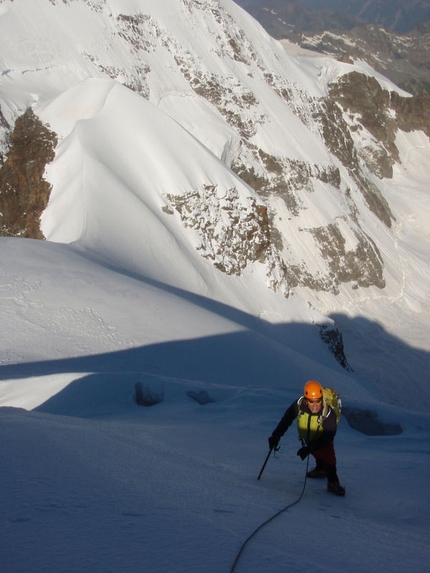 Traversata Scerscen - Bernina - Cresta sommitale Monte Scerscen Schneehaube sullo sfondo