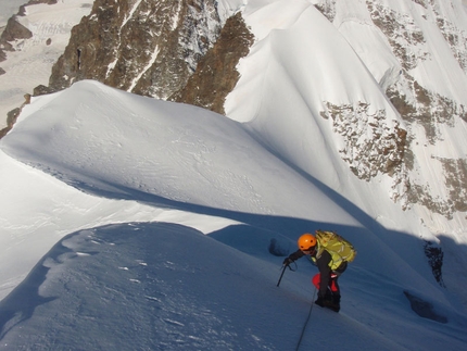 Traversata Scerscen - Bernina - Cresta sommitale Monte Scerscen Schneehaube sullo sfondo