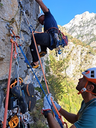 Nuvole di Farfalle, Pasubio, Valle delle Prigioni, Federico Asciolla, Silvia Caoduro, Nicola Guzzo - Federico Asciolla durante la libera sul quarto tiro di 'Nuvole di Farfalle' al Bastione dei Secondini (Pasubio, Prealpi Vicentine)