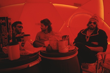 Mt Dickey, Alaska, Diretta Italiana 1991, Giuseppe Bagattoli, Paolo Borgonovo, Fabrizio Defrancesco, Bruno De Donà, Fabio Leoni, Mario Manica, Danny Zampiccoli - Diretta Italiana al Mt. Dickey: Paolo Borgonovo, Danny Zampiccoli, Bruno De Donà. Campo Base sul Ruth Gorge, Central Alaska Range, Alaska 1991.