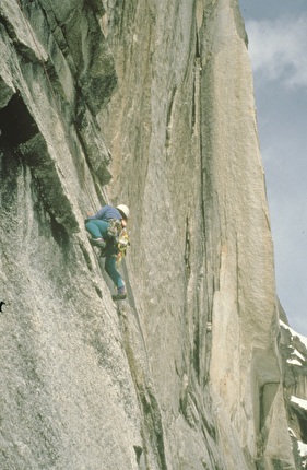 Mt Dickey, Alaska, Diretta Italiana 1991, Giuseppe Bagattoli, Paolo Borgonovo, Fabrizio Defrancesco, Bruno De Donà, Fabio Leoni, Mario Manica, Danny Zampiccoli - Diretta Italiana al Mt. Dickey: Danny Zampiccoli sulle placche del pilastro dell'inviolata Sud del Mt Dickey 2909m, Central Alaska Range. Alaska 1991.