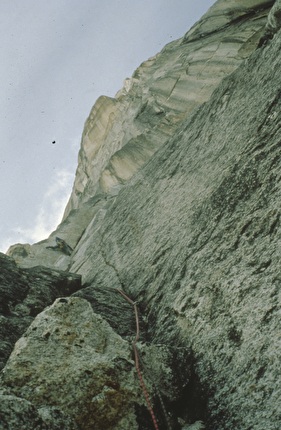 Mt Dickey, Alaska, Diretta Italiana 1991, Giuseppe Bagattoli, Paolo Borgonovo, Fabrizio Defrancesco, Bruno De Donà, Fabio Leoni, Mario Manica, Danny Zampiccoli - Fabio Leoni in arrampicata sul pilastro durante l'apertura di Diretta Italiana all'inviolata Sud del Mt Dickey 2909m, Central Alaska Range. Alaska 1991.