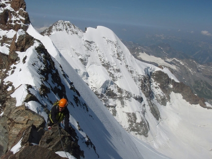 Scerscen - Bernina traverse - Climbing along the Scerscen - Bernina traverse