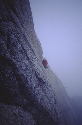 Mt Dickey, Alaska, Diretta Italiana 1991, Giuseppe Bagattoli, Paolo Borgonovo, Fabrizio Defrancesco, Bruno De Donà, Fabio Leoni, Mario Manica, Danny Zampiccoli - Giuseppe Bagattoli nella parte alta di Diretta Italiana, lungo l'inviolata Sud del Mt Dickey 2909m, Central Alaska Range, Alaska 1991