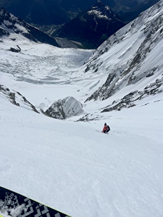 Mont Blanc Brenva Face - The Diagonal of the Brenva Face (Mont Blanc) skied by Nico Borgeot, Gaspard Buro and Ross Hewitt