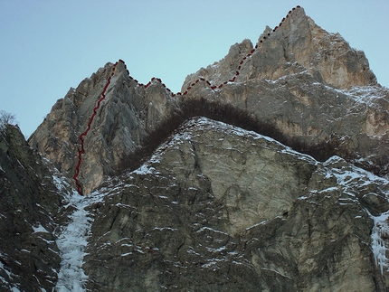 Inferno con vista - Monte Camicia - Inferno con vista, parete N Pilastro Montevecchi al Monte Camicia, 1967m. Apertura: G. Basile, C. Iurisci e S. Supplizi a comando alternato, 19 (e 20 solo discesa) luglio 2012.