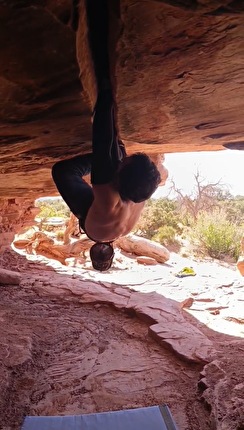 Desert Climbing, Marco Sappa, Thomas Larivierè - Marco Sappa su 'Crack House', Moab, Utah