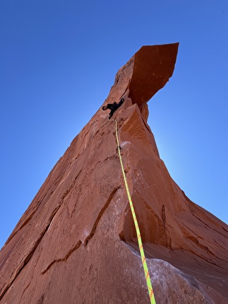 Desert Climbing, Marco Sappa, Thomas Larivierè - Marco Sappa sul tiro chiave di 'Excommunication' (5.13a), The Priest, Castle Valley, Utah