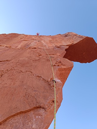 Desert Climbing, Marco Sappa, Thomas Larivierè - Marco Sappa sul tiro chiave di 'Excommunication' (5.13a), The Priest, Castle Valley, Utah