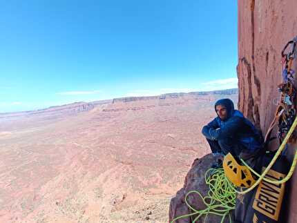 Desert Climbing, Marco Sappa, Thomas Larivierè - Marco Sappa si riposa su 'Excommunication' (5.13a), The Priest, Castle Valley, Utah