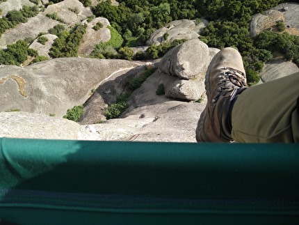 Meteora Grecia, Kapelo Peak - Vangelis Galanis apre in solitaria la via 'Dietrich Hasse' alla Kapelo Peak nelle Meteora in Grecia, giugno 2024