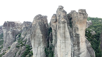 Meteora Grecia, Kapelo Peak - Vangelis Galanis apre in solitaria la via 'Dietrich Hasse' alla Kapelo Peak nelle Meteora in Grecia, giugno 2024