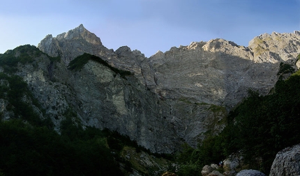 Inferno con vista, nuova via sul Monte Camicia per Basile, Iurisci e Supplizi