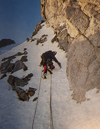 Divine Providence, Grand Pilier d'Angle, Monte Bianco, Roberto Bressan, Saverio Occhi, Paolo Tamagnini - Sui primi tiri di misto sulla 'Divine Providence' al Grand Pilier d'Angle (Monte Bianco) durante la prima invernale fino in cima al Grand Pilier d’Angle, effettuata da Roberto Bressan, Saverio Occhi e Paolo Tamagnini nel gennaio del 1992
