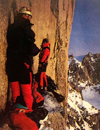 Divine Providence, Grand Pilier d'Angle, Monte Bianco, Roberto Bressan, Saverio Occhi, Paolo Tamagnini - Paolo Tamagnini e Roberto Bressan sulla 'Divine Providence' al Grand Pilier d'Angle (Monte Bianco) durante la prima invernale fino in cima al Grand Pilier d’Angle, effettuata da Roberto Bressan, Saverio Occhi e Paolo Tamagnini nel gennaio del 1992