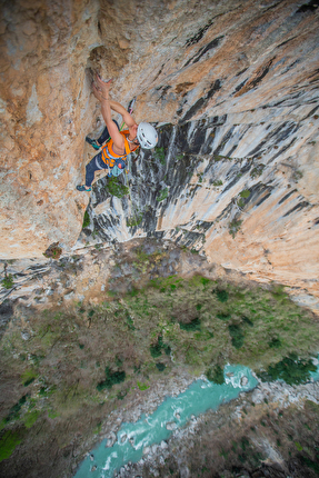 Katherine Choong - Katherine Choong ripete 'La Fiesta de Los Metallos' (200m, 8b) in Verdon, Francia