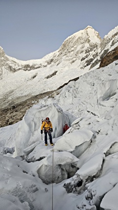 Nevado Pisco Peru, Iker Pou, Eneko Pou, Micher Quito - The first ascent of 'Pisco Sour' (85°/M6/640m) on Nevado Pisco (5780m) in Peru (Iker Pou, Eneko Pou, Micher Quito)