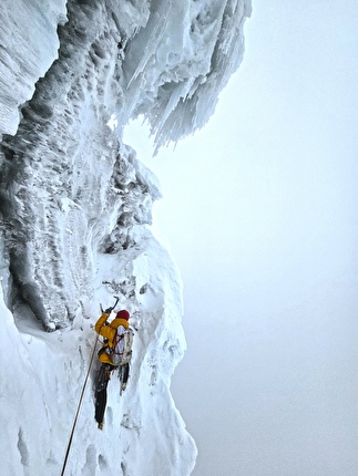 Nevado Pisco Peru, Iker Pou, Eneko Pou, Micher Quito - The first ascent of 'Pisco Sour' (85°/M6/640m) on Nevado Pisco (5780m) in Peru (Iker Pou, Eneko Pou, Micher Quito)