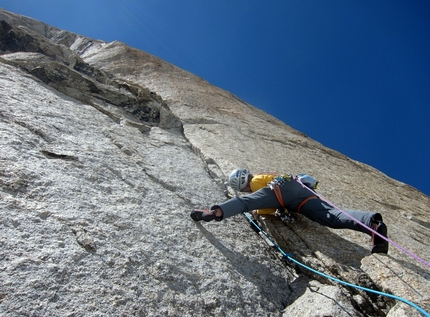 Divine Providence Mont Blanc - Luka Krajnc & Luka Lindič - The start of the difficult pitches