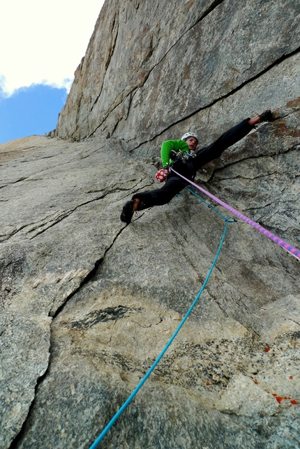 Divine Providence Mont Blanc - Luka Krajnc & Luka Lindič - On the crux pitch