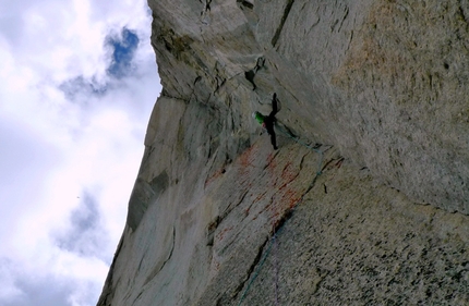 Divine Providence Monte Bianco - Luka Krajnc & Luka Lindič - Il tratto più ripido della parete