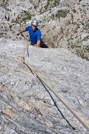 Cima d'Auta, Dolomiti, Rolando Larcher - 'Non è mai troppo tardi' alla Cima d'Auta: Tiziano Buccella sul 1° tiro