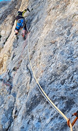 Cima d'Auta, Dolomiti, Rolando Larcher - 'Non è mai troppo tardi' alla Cima d'Auta: Rolando Larcher sul 4° tiro