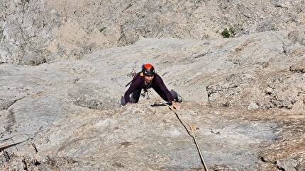 Cima d'Auta, Dolomiti, Rolando Larcher - 'Non è mai troppo tardi' alla Cima d'Auta: Herman Zanetti sul 4° tiro