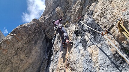 Cima d'Auta, Dolomiti, Rolando Larcher - 'Non è mai troppo tardi' alla Cima d'Auta: Herman Zanetti sul 5° tiro