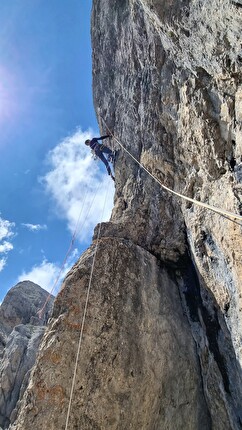 Cima d'Auta, Dolomiti, Rolando Larcher - 'Non è mai troppo tardi' alla Cima d'Auta: Herman Zanetti sul 5° tiro