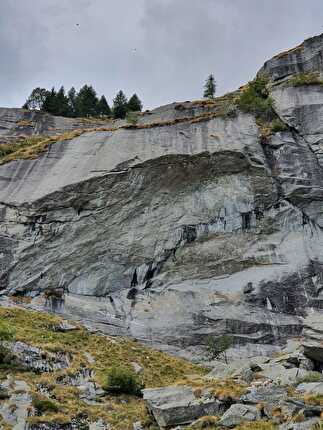 Ferro, Val del Ferro, Val di Mello, Italy - The crag Ferro in Val del Ferro (Val di Mello)