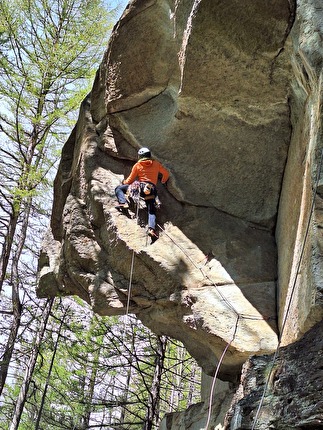 Valle dell'Orco Piccolo Half Dom - Piccolo Half Dome Valle Orco: Nicola Tondini on 'Me Gustas Tu'