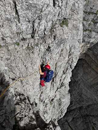 Via degli Scoiattoli, Burel, Schiara, Dolomiti - Erika Reniero sulla Via degli Scoiattoli al Burèl (Schiara, Dolomiti)