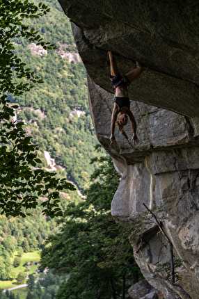 Laura Pineau - Laura Pineau repeating 'Turkey Crack' at Cadarese, Italy, July 2024