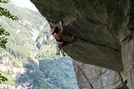 Laura Pineau - Laura Pineau repeating 'Turkey Crack' at Cadarese, Italy, July 2024