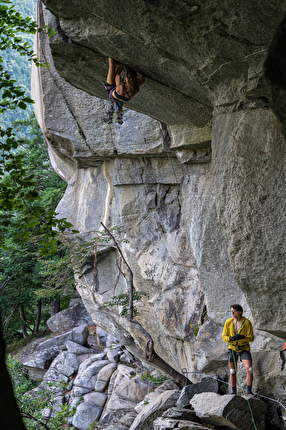 Laura Pineau - Laura Pineau repeating 'Turkey Crack' at Cadarese, Italy, July 2024