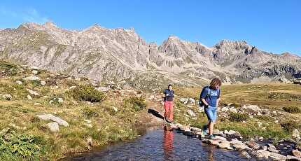 Pizzo Matto, Val Grosina, Valtellina - Amici per sempre: avvicinamento alla parete Sass del Plan Sertif del Pizzo Matto in Val Grosina (Valtellina). Al Pian del Lago
