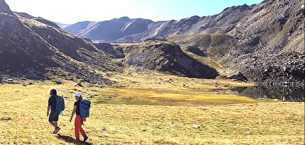Pizzo Matto, Val Grosina, Valtellina - Amici per sempre: avvicinamento alla parete Sass del Plan Sertif del Pizzo Matto in Val Grosina (Valtellina). Al Pian del Lago